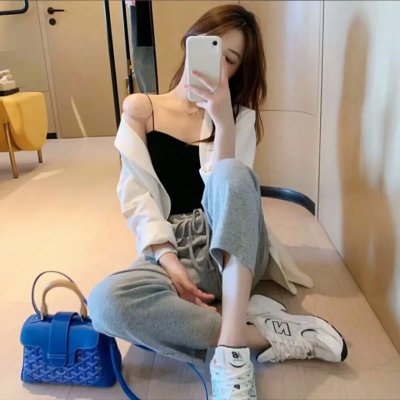 挥着翅膀的女孩
