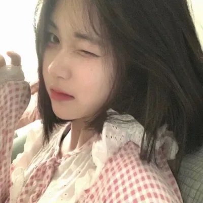 衣衫褴褛的罗尼